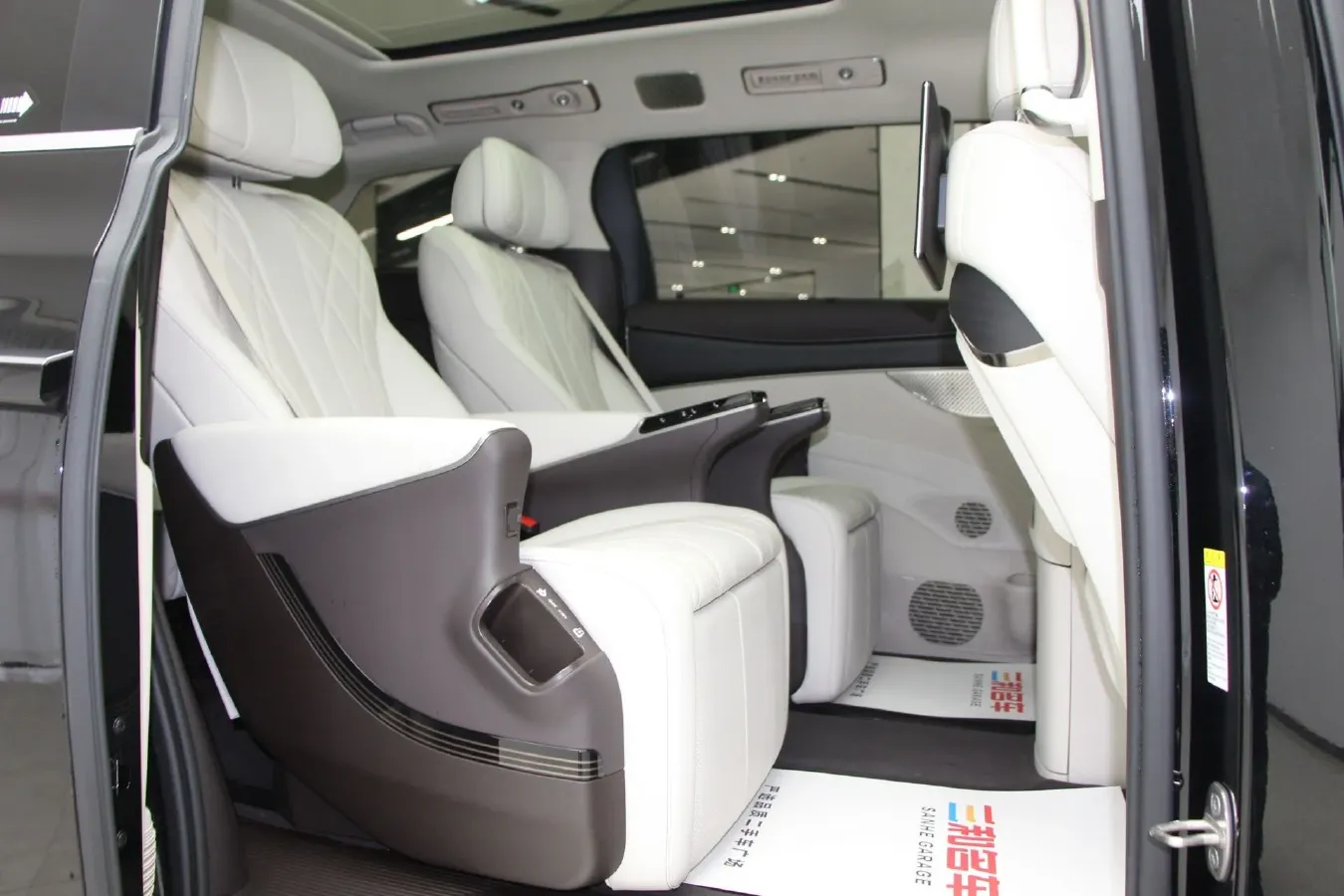 2025 Denza D9 1.5T 156HP L4 E-CVT PHEV 40KWH,autocango,china used car exporter,china ev exporter,chinese used car exporter,chinese used ev exporter