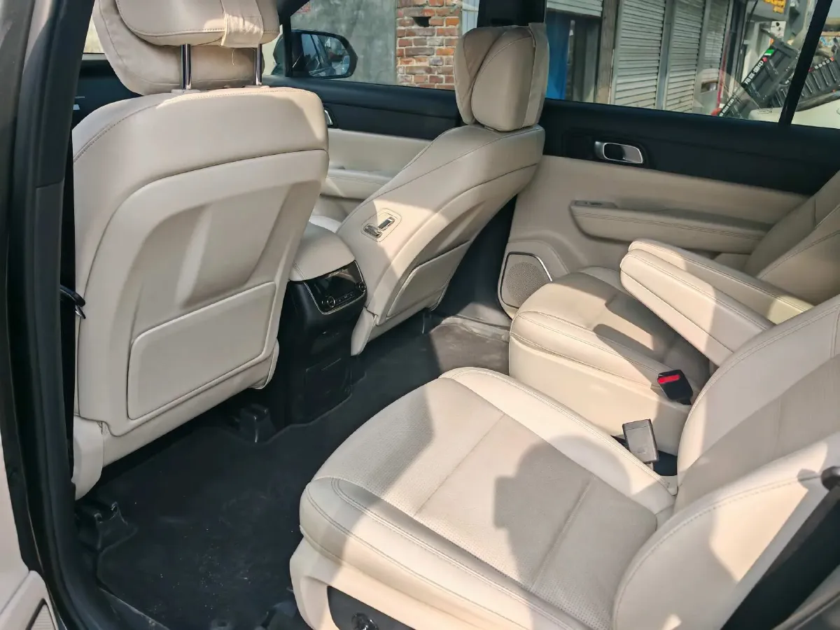 2021 Li ONE Range Extended 131HP REEV 40.5KWH,autocango,china used car exporter,china ev exporter,chinese used car exporter,chinese used ev exporter