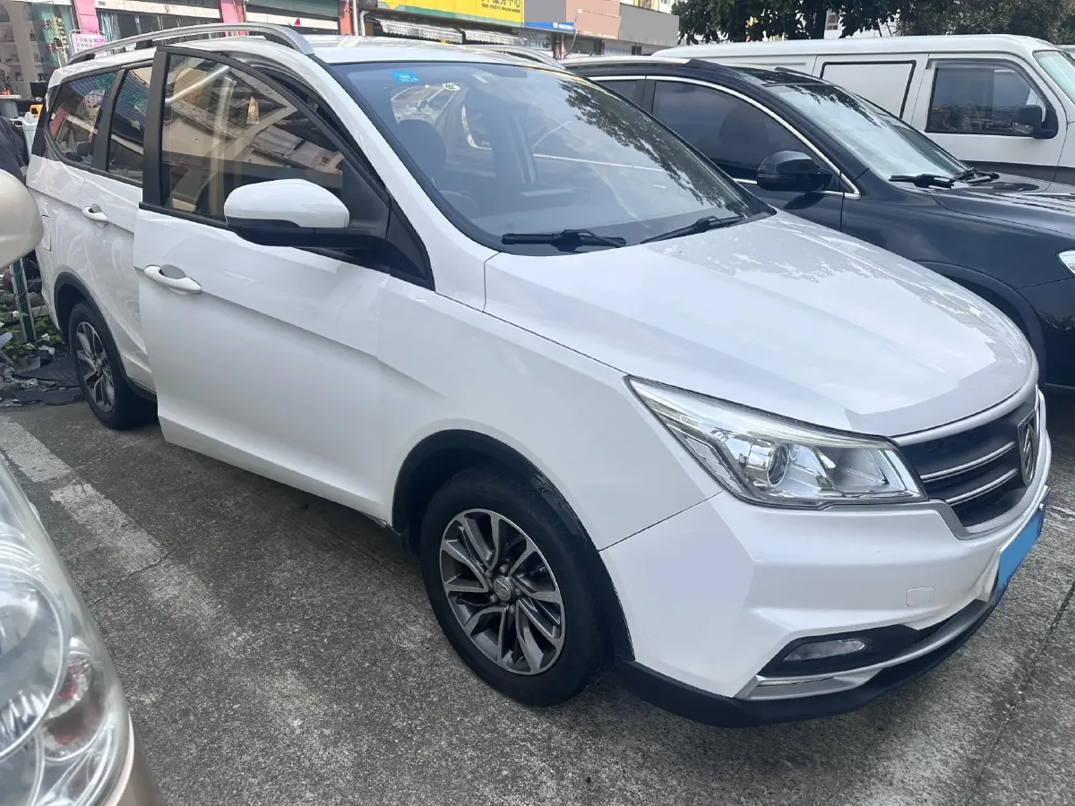 2019 BaoJun 730 1.5L 112HP L4 6MT,autocango,china used car exporter,china ev exporter,chinese used car exporter,chinese used ev exporter