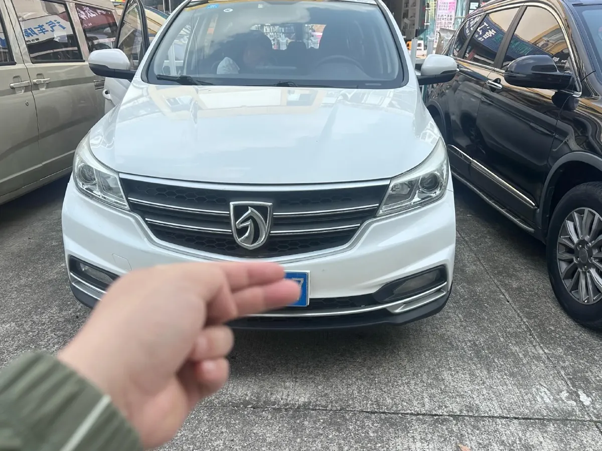 2019 BaoJun 730 1.5L 112HP L4 6MT,autocango,china used car exporter,china ev exporter,chinese used car exporter,chinese used ev exporter