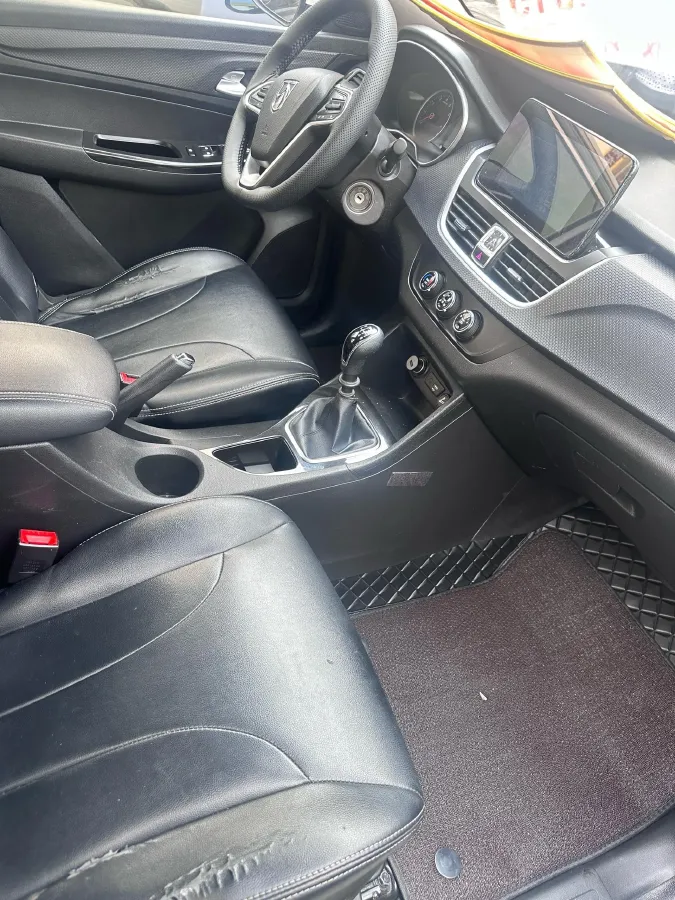 2019 BaoJun 730 1.5L 112HP L4 6MT,autocango,china used car exporter,china ev exporter,chinese used car exporter,chinese used ev exporter