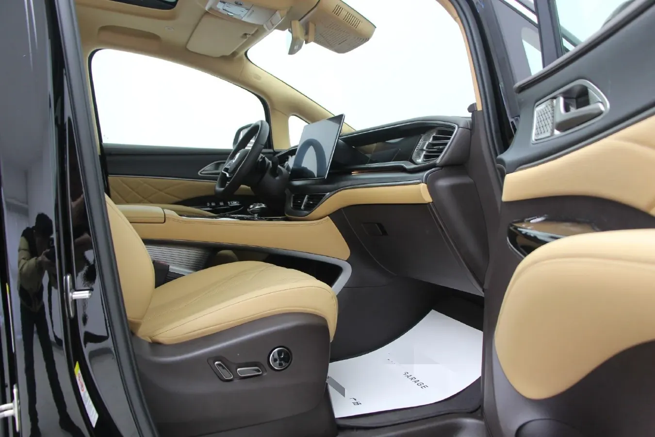 2025 Denza D9 1.5T 156HP L4 E-CVT PHEV 40KWH,autocango,china used car exporter,china ev exporter,chinese used car exporter,chinese used ev exporter