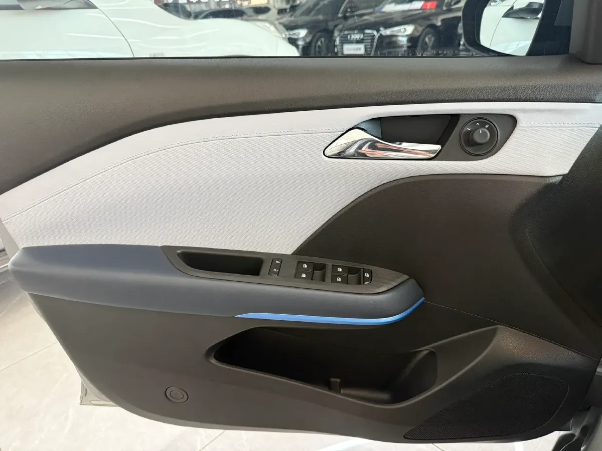 2023 Chevrolet Monza 1.5L 113HP L4 6DCT,autocango,china used car exporter,china ev exporter,chinese used car exporter,chinese used ev exporter