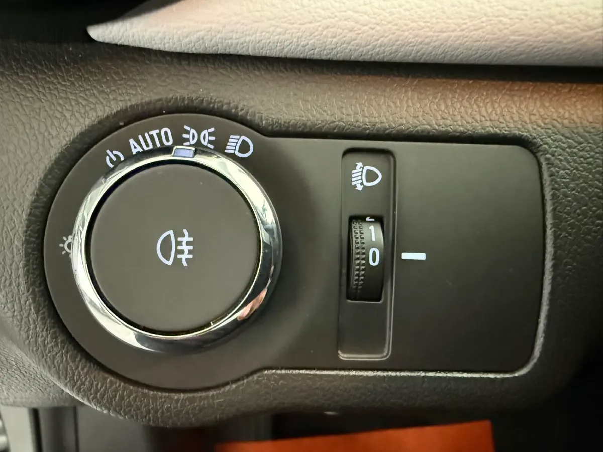 2023 Chevrolet Monza 1.5L 113HP L4 6DCT,autocango,china used car exporter,china ev exporter,chinese used car exporter,chinese used ev exporter