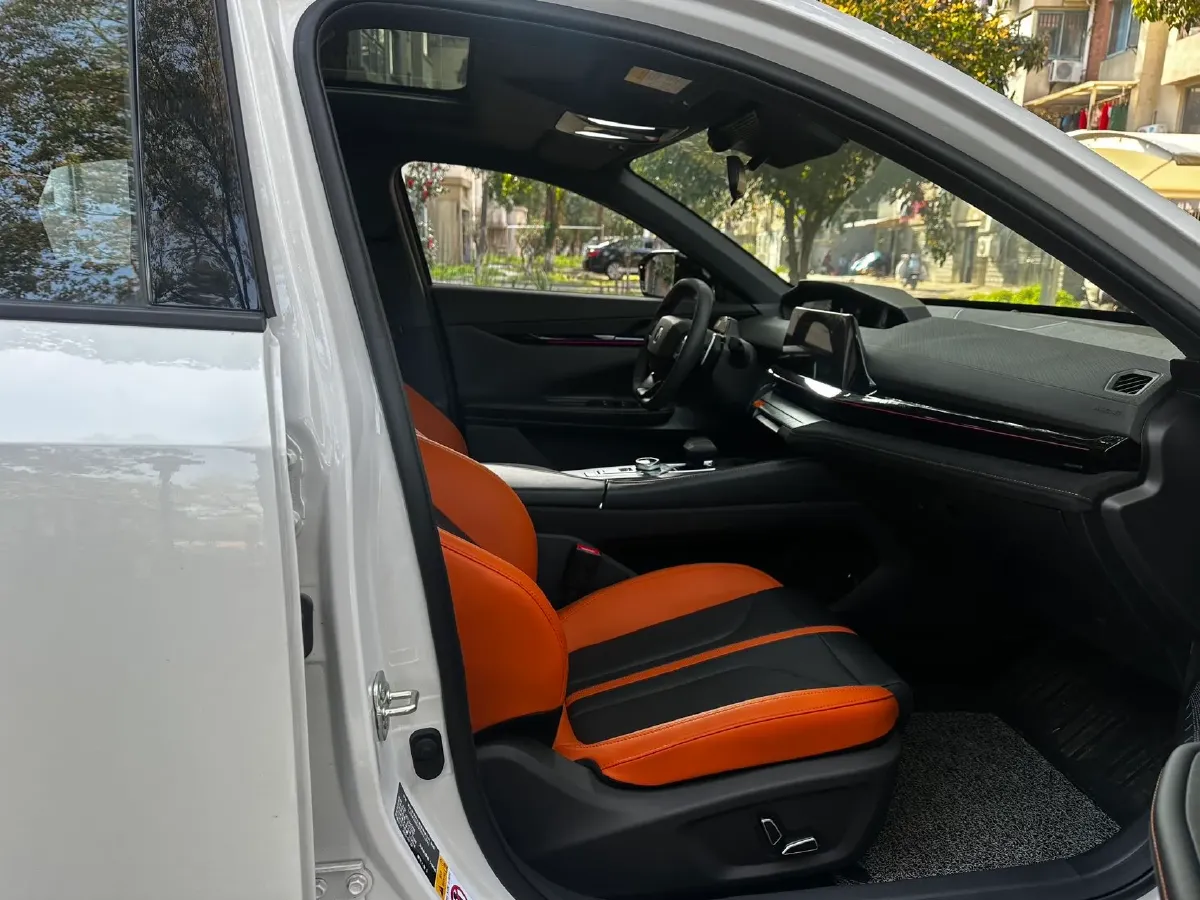 2025 ChangAn UNI-V 1.5T 192HP L4 7DCT,autocango,china used car exporter,china ev exporter,chinese used car exporter,chinese used ev exporter