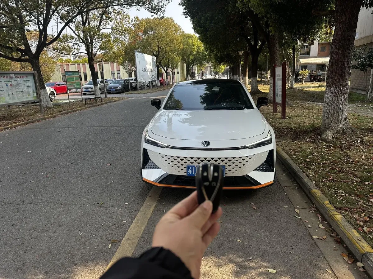 2025 ChangAn UNI-V 1.5T 192HP L4 7DCT,autocango,china used car exporter,china ev exporter,chinese used car exporter,chinese used ev exporter