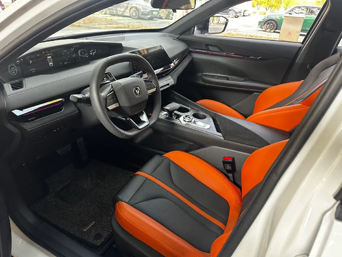 2025 ChangAn UNI-V 1.5T 192HP L4 7DCT,autocango,china used car exporter,china ev exporter,chinese used car exporter,chinese used ev exporter