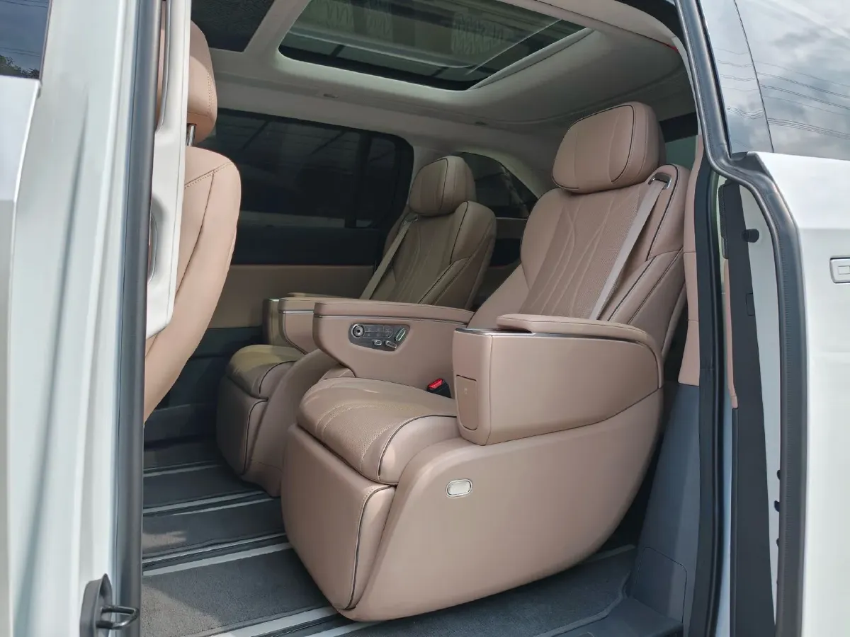 2025 Xpeng X9 BEV,autocango,china used car exporter,china ev exporter,chinese used car exporter,chinese used ev exporter