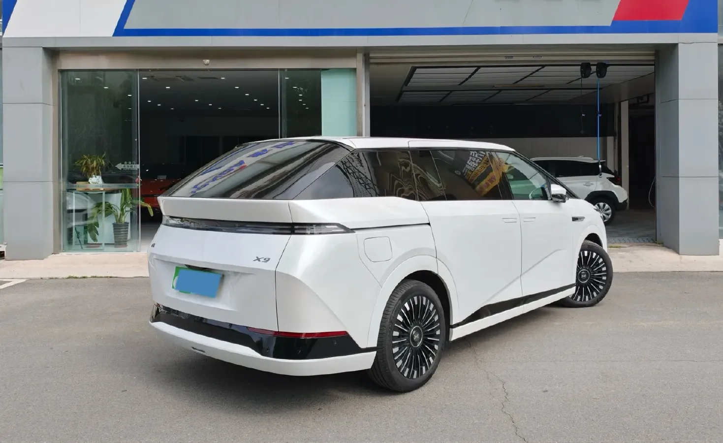 2025 Xpeng X9 BEV,autocango,china used car exporter,china ev exporter,chinese used car exporter,chinese used ev exporter