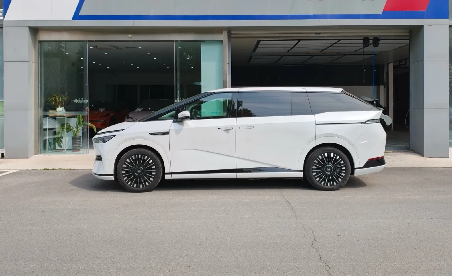 2025 Xpeng X9 BEV,autocango,china used car exporter,china ev exporter,chinese used car exporter,chinese used ev exporter