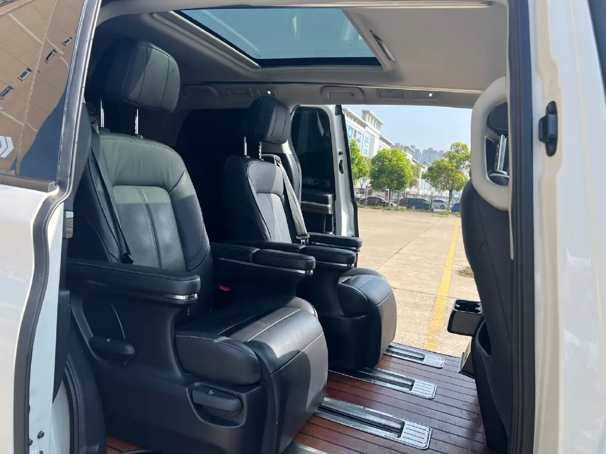 2021 GAC Trumpchi M8 2.0T 252HP L4 8AT,autocango,china used car exporter,china ev exporter,chinese used car exporter,chinese used ev exporter