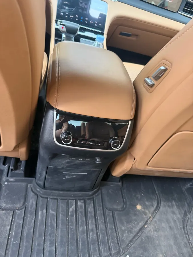 2021 Li ONE Range Extended 131HP REEV 40.5KWH,autocango,china used car exporter,china ev exporter,chinese used car exporter,chinese used ev exporter