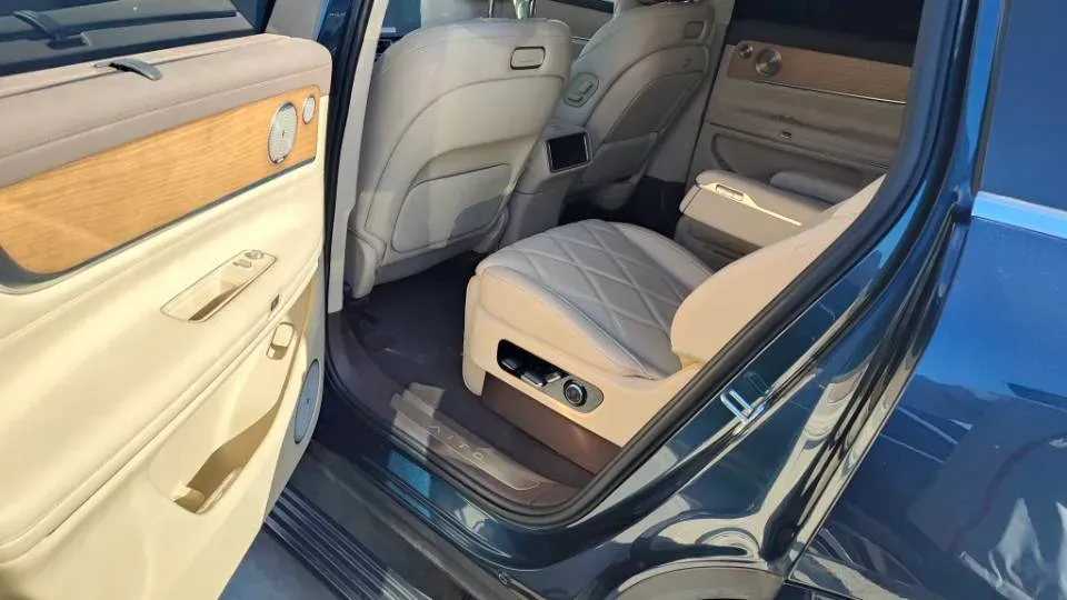 2025 AITO AITO M9 REEV 160HP REEV 52KWH,autocango,china used car exporter,china ev exporter,chinese used car exporter,chinese used ev exporter