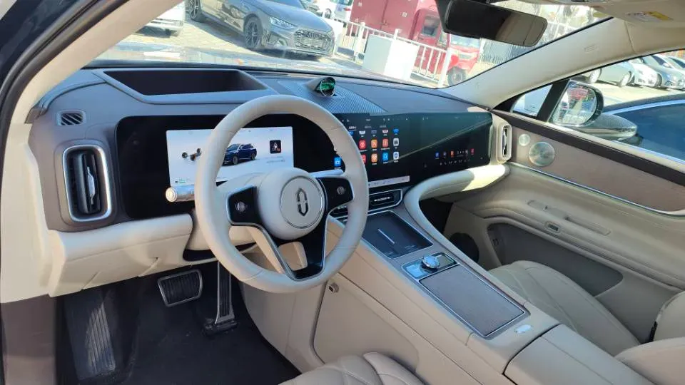 2025 AITO AITO M9 REEV 160HP REEV 52KWH,autocango,china used car exporter,china ev exporter,chinese used car exporter,chinese used ev exporter