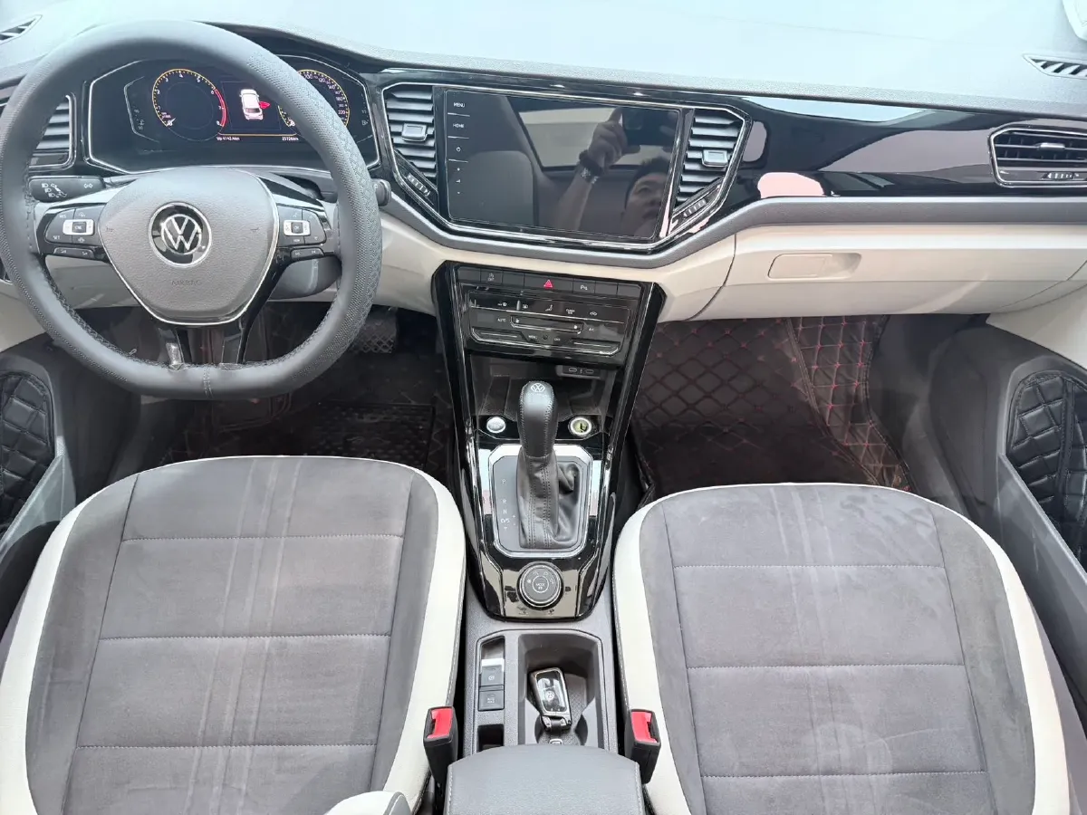 2021 Volkswagen T-Roc 1.4T 150HP L4 7DCT,autocango,china used car exporter,china ev exporter,chinese used car exporter,chinese used ev exporter