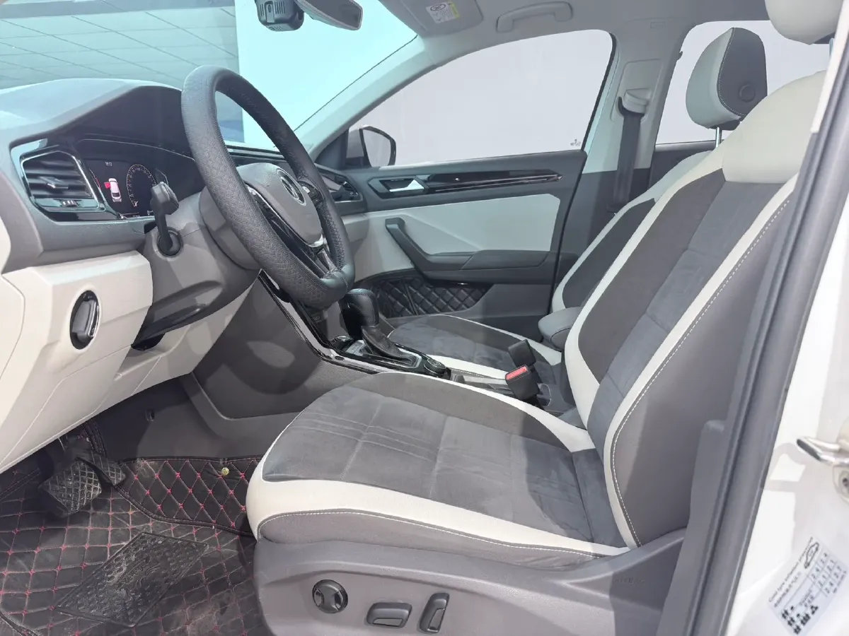 2021 Volkswagen T-Roc 1.4T 150HP L4 7DCT,autocango,china used car exporter,china ev exporter,chinese used car exporter,chinese used ev exporter