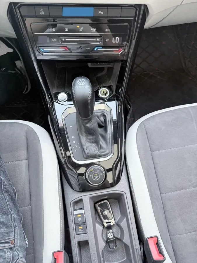 2021 Volkswagen T-Roc 1.4T 150HP L4 7DCT,autocango,china used car exporter,china ev exporter,chinese used car exporter,chinese used ev exporter