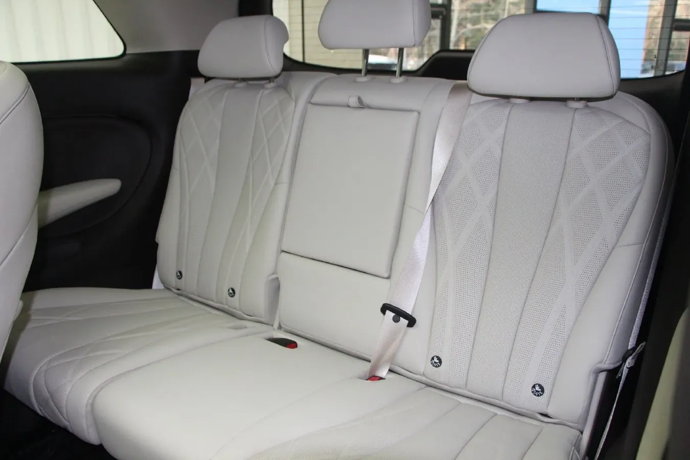 2025 Denza D9 1.5T 156HP L4 E-CVT PHEV 40KWH,autocango,china used car exporter,china ev exporter,chinese used car exporter,chinese used ev exporter