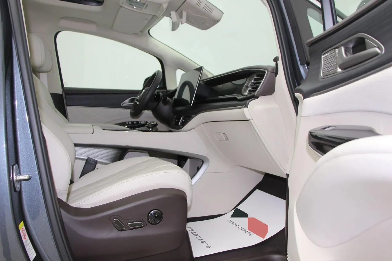 2025 Denza D9 1.5T 156HP L4 E-CVT PHEV 40KWH,autocango,china used car exporter,china ev exporter,chinese used car exporter,chinese used ev exporter