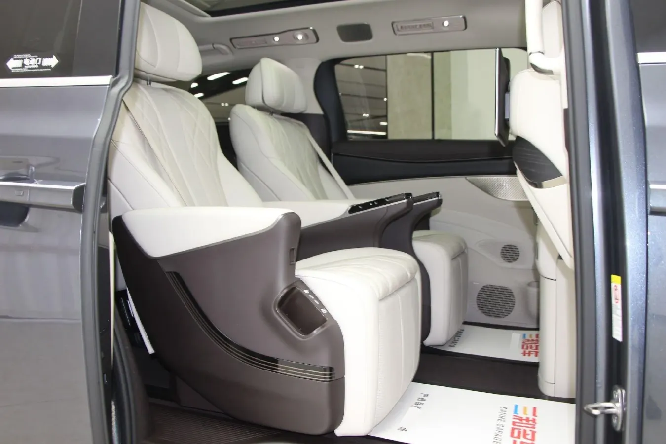 2025 Denza D9 1.5T 156HP L4 E-CVT PHEV 40KWH,autocango,china used car exporter,china ev exporter,chinese used car exporter,chinese used ev exporter