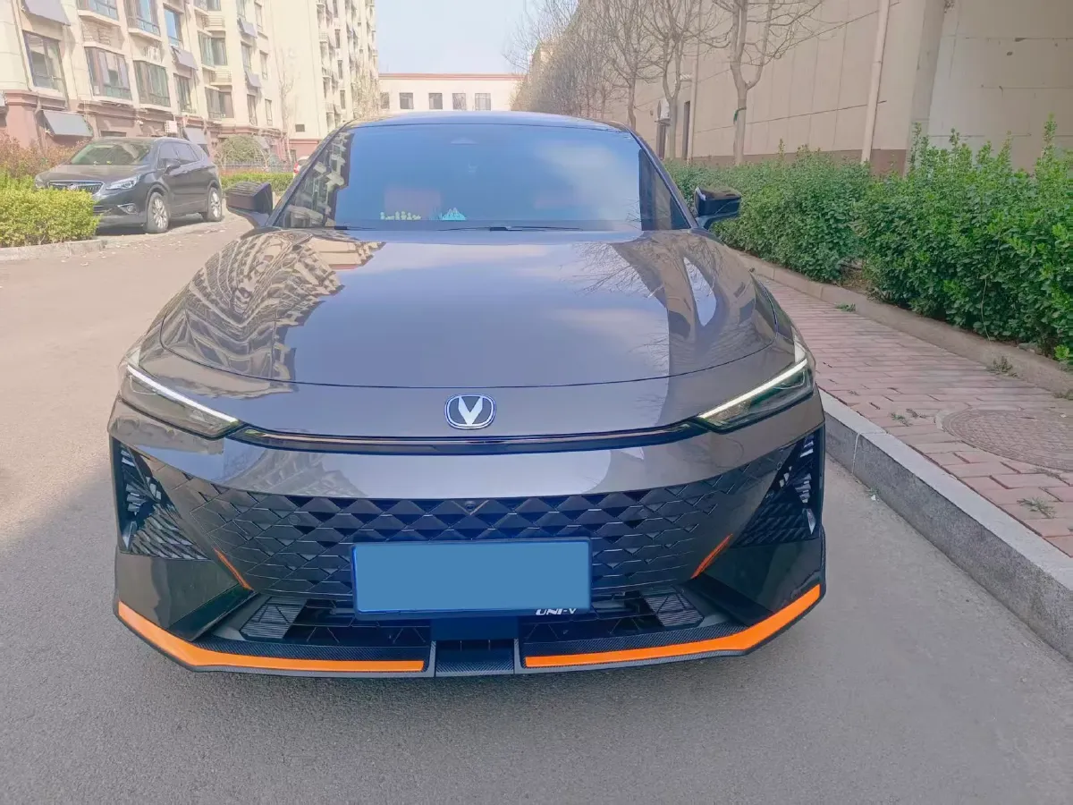 2024 ChangAn UNI-V 1.5T 188HP L4 7DCT,autocango,china used car exporter,china ev exporter,chinese used car exporter,chinese used ev exporter