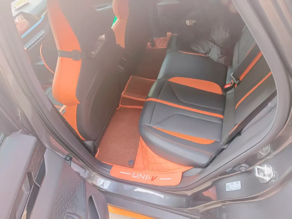 2024 ChangAn UNI-V 1.5T 188HP L4 7DCT,autocango,china used car exporter,china ev exporter,chinese used car exporter,chinese used ev exporter