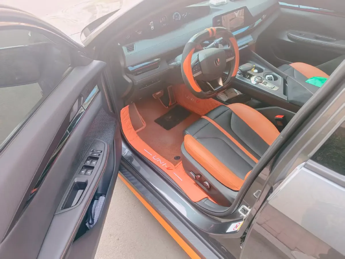 2024 ChangAn UNI-V 1.5T 188HP L4 7DCT,autocango,china used car exporter,china ev exporter,chinese used car exporter,chinese used ev exporter