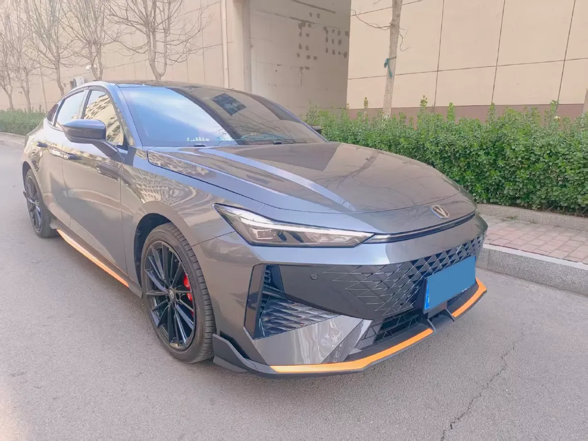 2024 ChangAn UNI-V 1.5T 188HP L4 7DCT,autocango,china used car exporter,china ev exporter,chinese used car exporter,chinese used ev exporter