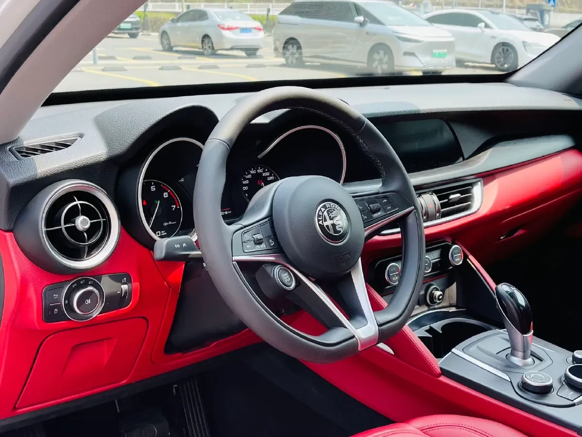 2017 Jaguar XE 2.0T 240HP L4 8AT,autocango,china used car exporter,china ev exporter,chinese used car exporter,chinese used ev exporter