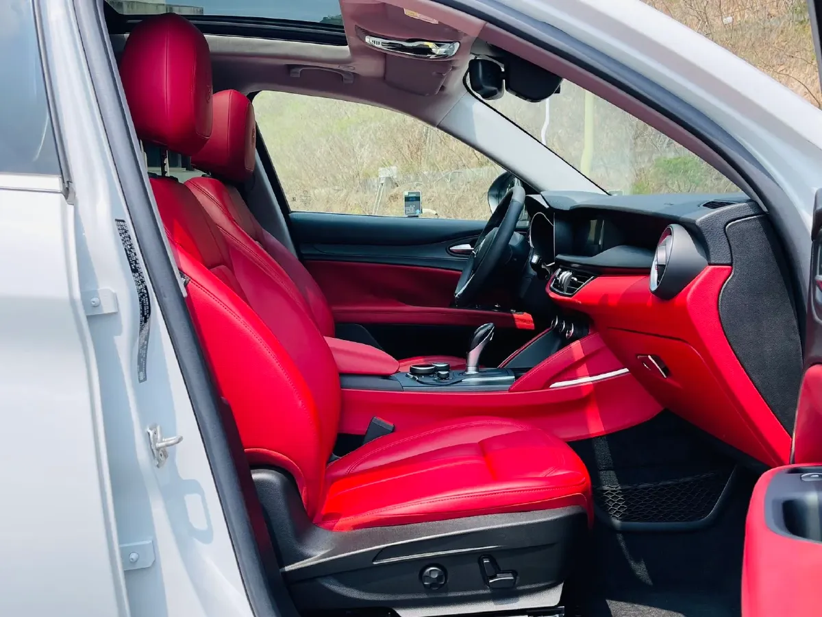 2017 Jaguar XE 2.0T 240HP L4 8AT,autocango,china used car exporter,china ev exporter,chinese used car exporter,chinese used ev exporter