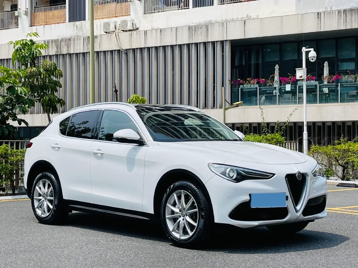 2017 Jaguar XE 2.0T 240HP L4 8AT,autocango,china used car exporter,china ev exporter,chinese used car exporter,chinese used ev exporter