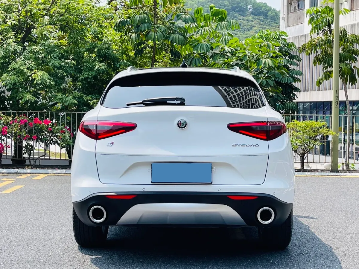 2017 Jaguar XE 2.0T 240HP L4 8AT,autocango,china used car exporter,china ev exporter,chinese used car exporter,chinese used ev exporter