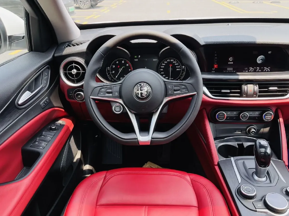 2017 Jaguar XE 2.0T 240HP L4 8AT,autocango,china used car exporter,china ev exporter,chinese used car exporter,chinese used ev exporter