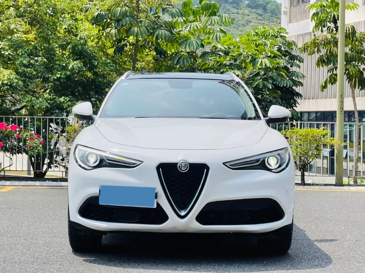 2017 Jaguar XE 2.0T 240HP L4 8AT,autocango,china used car exporter,china ev exporter,chinese used car exporter,chinese used ev exporter