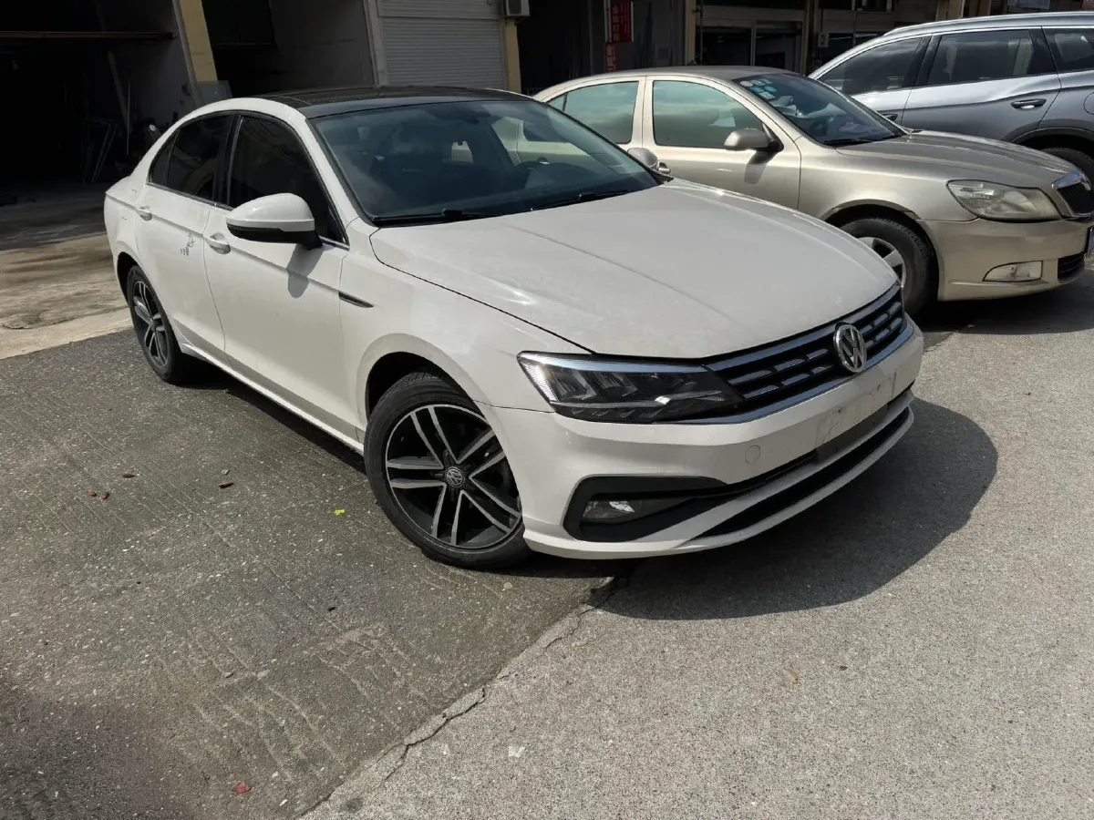 2021 Volkswagen T-Roc 1.4T 150HP L4 7DCT,autocango,china used car exporter,china ev exporter,chinese used car exporter,chinese used ev exporter