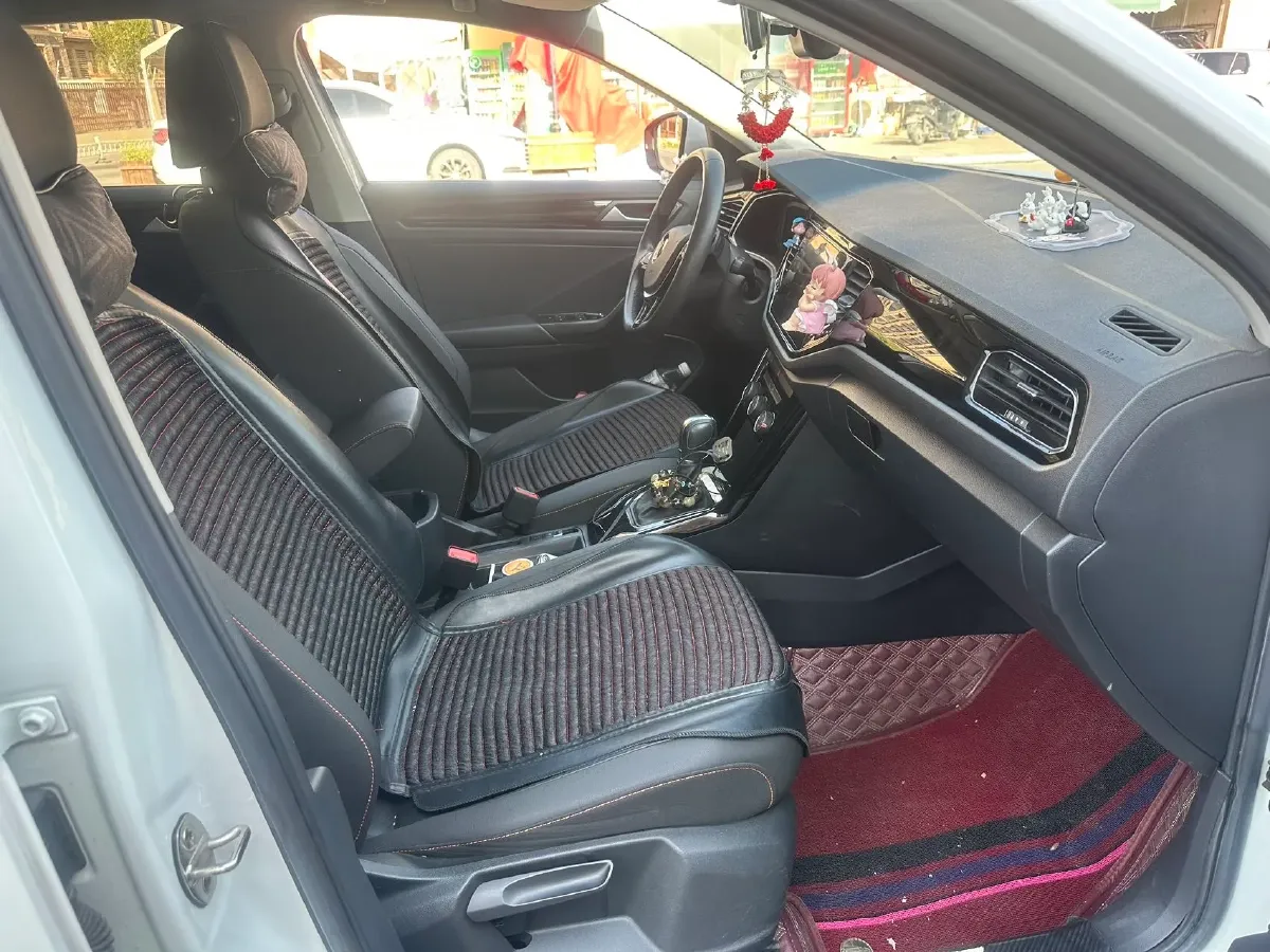 2021 Volkswagen T-Roc 1.4T 150HP L4 7DCT,autocango,china used car exporter,china ev exporter,chinese used car exporter,chinese used ev exporter