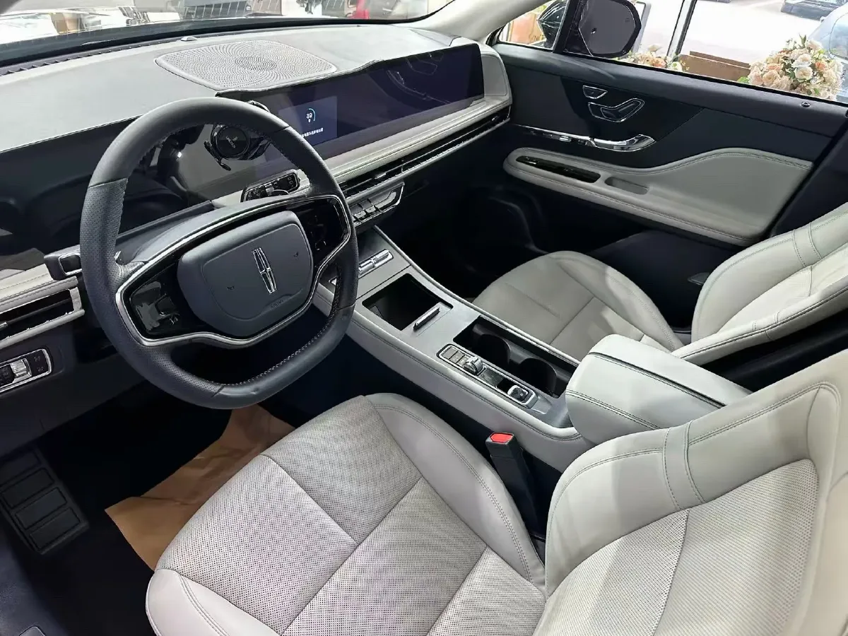 2023 Lincoln Corsair 2.0T 261HP L4 8AT,autocango,china used car exporter,china ev exporter,chinese used car exporter,chinese used ev exporter