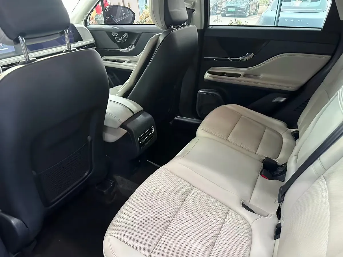 2023 Lincoln Corsair 2.0T 261HP L4 8AT,autocango,china used car exporter,china ev exporter,chinese used car exporter,chinese used ev exporter