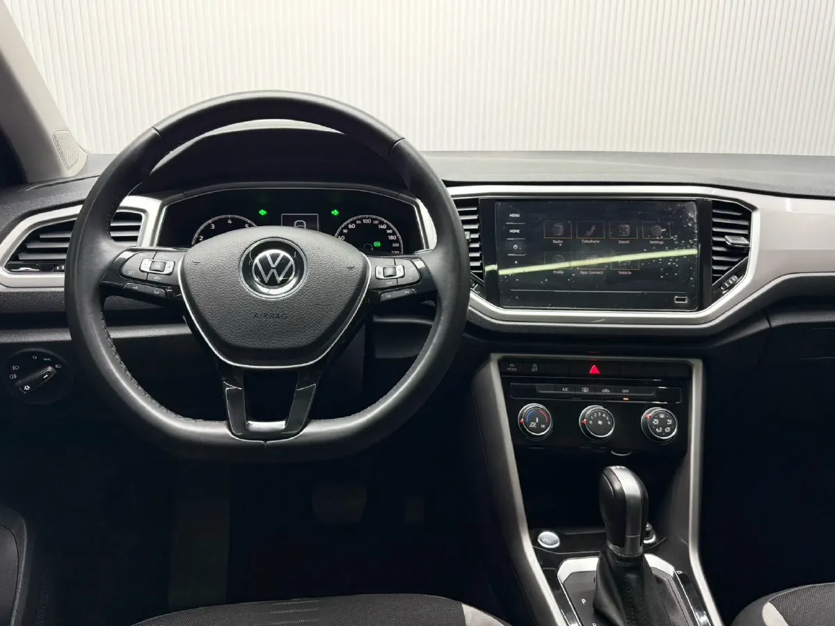 2022 Volkswagen T-Roc 1.4T 150HP L4 7DCT,autocango,china used car exporter,china ev exporter,chinese used car exporter,chinese used ev exporter