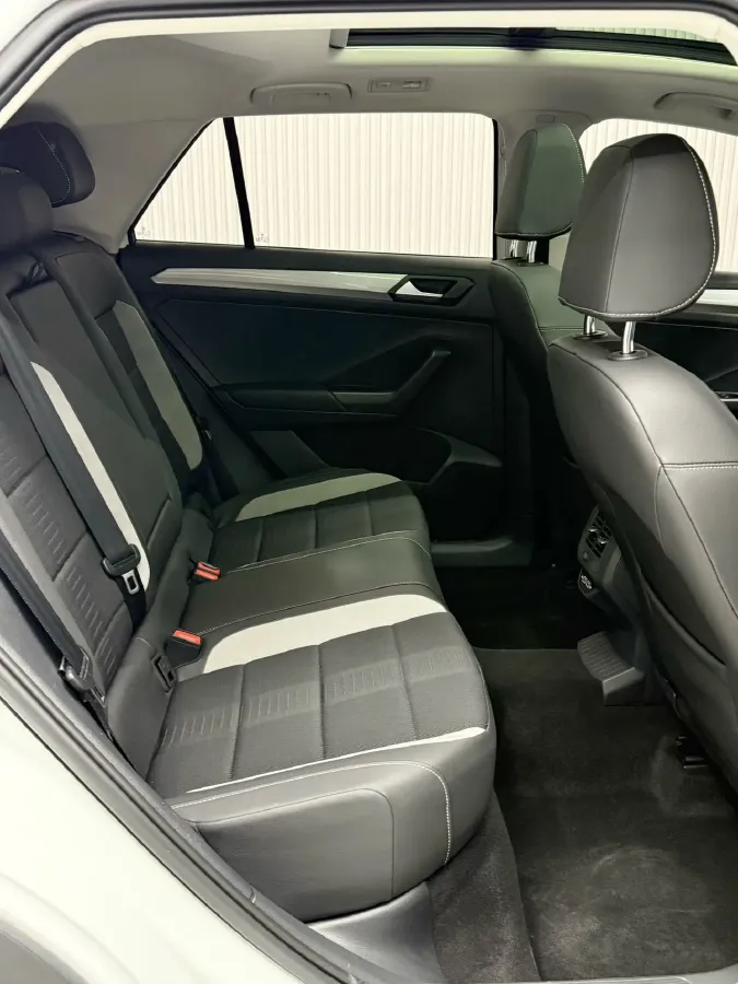 2022 Volkswagen T-Roc 1.4T 150HP L4 7DCT,autocango,china used car exporter,china ev exporter,chinese used car exporter,chinese used ev exporter