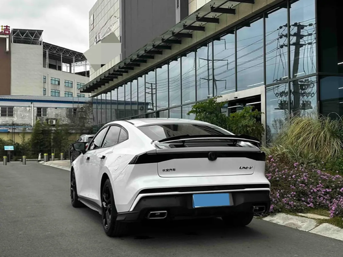 2024 ChangAn UNI-V 1.5T 188HP L4 7DCT,autocango,china used car exporter,china ev exporter,chinese used car exporter,chinese used ev exporter