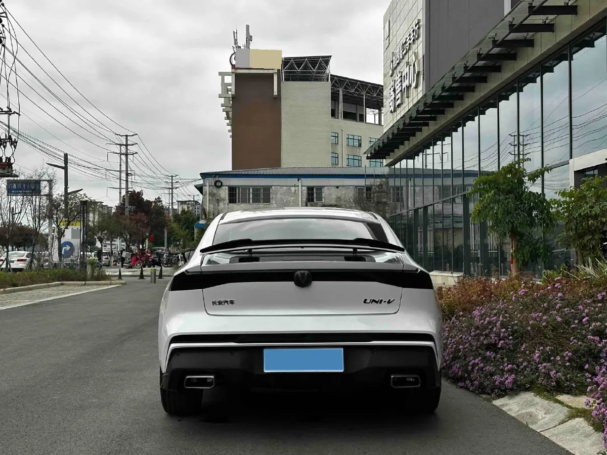 2024 ChangAn UNI-V 1.5T 188HP L4 7DCT,autocango,china used car exporter,china ev exporter,chinese used car exporter,chinese used ev exporter