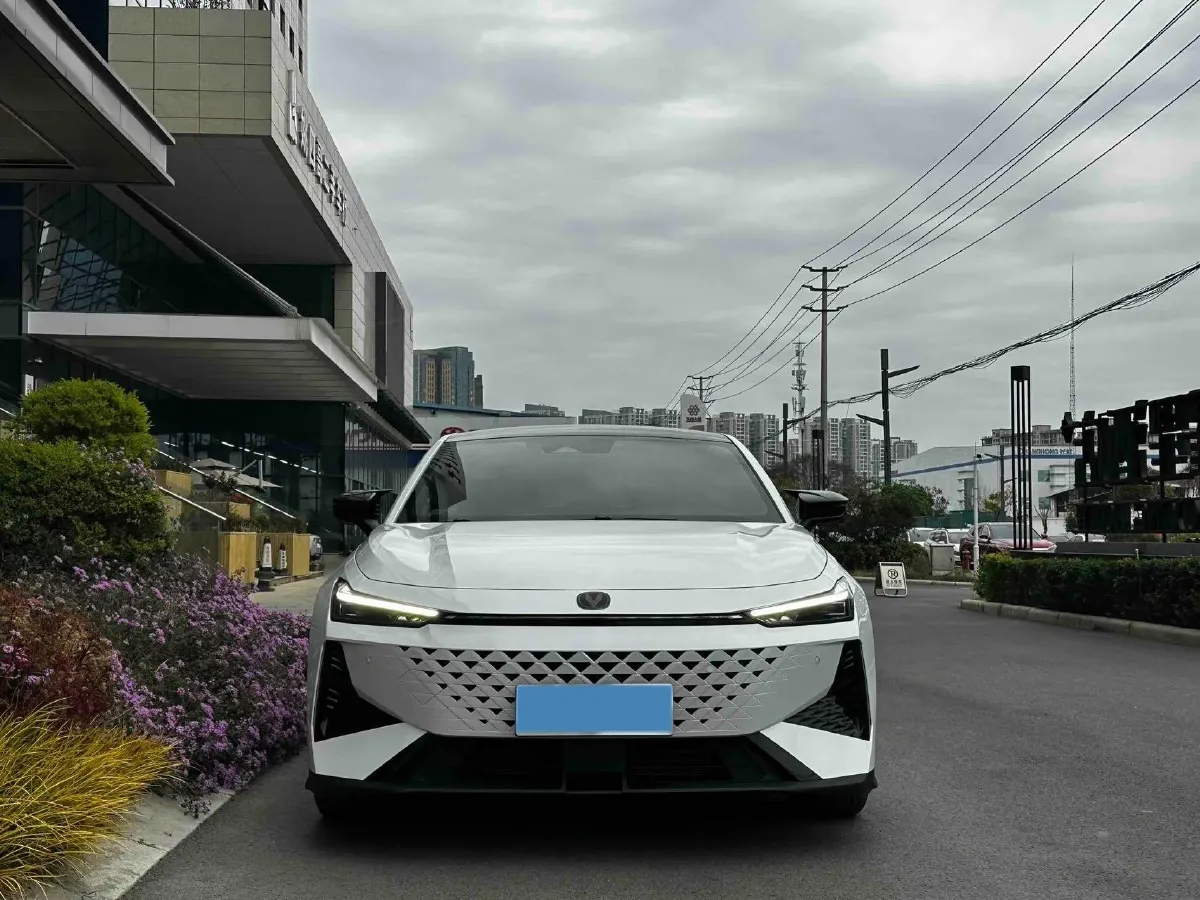 2024 ChangAn UNI-V 1.5T 188HP L4 7DCT,autocango,china used car exporter,china ev exporter,chinese used car exporter,chinese used ev exporter