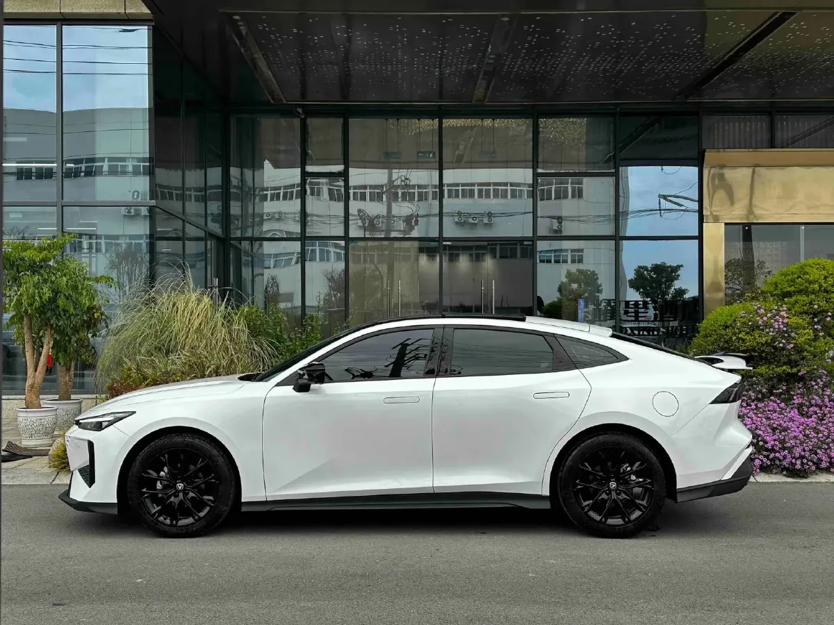 2024 ChangAn UNI-V 1.5T 188HP L4 7DCT,autocango,china used car exporter,china ev exporter,chinese used car exporter,chinese used ev exporter