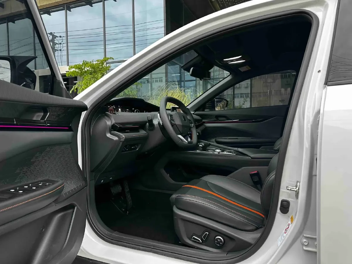 2024 ChangAn UNI-V 1.5T 188HP L4 7DCT,autocango,china used car exporter,china ev exporter,chinese used car exporter,chinese used ev exporter