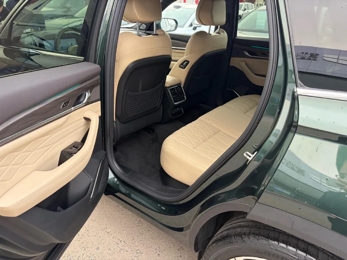 2025 Geely Monjaro 2.0T 238HP L4 8AT,autocango,china used car exporter,china ev exporter,chinese used car exporter,chinese used ev exporter