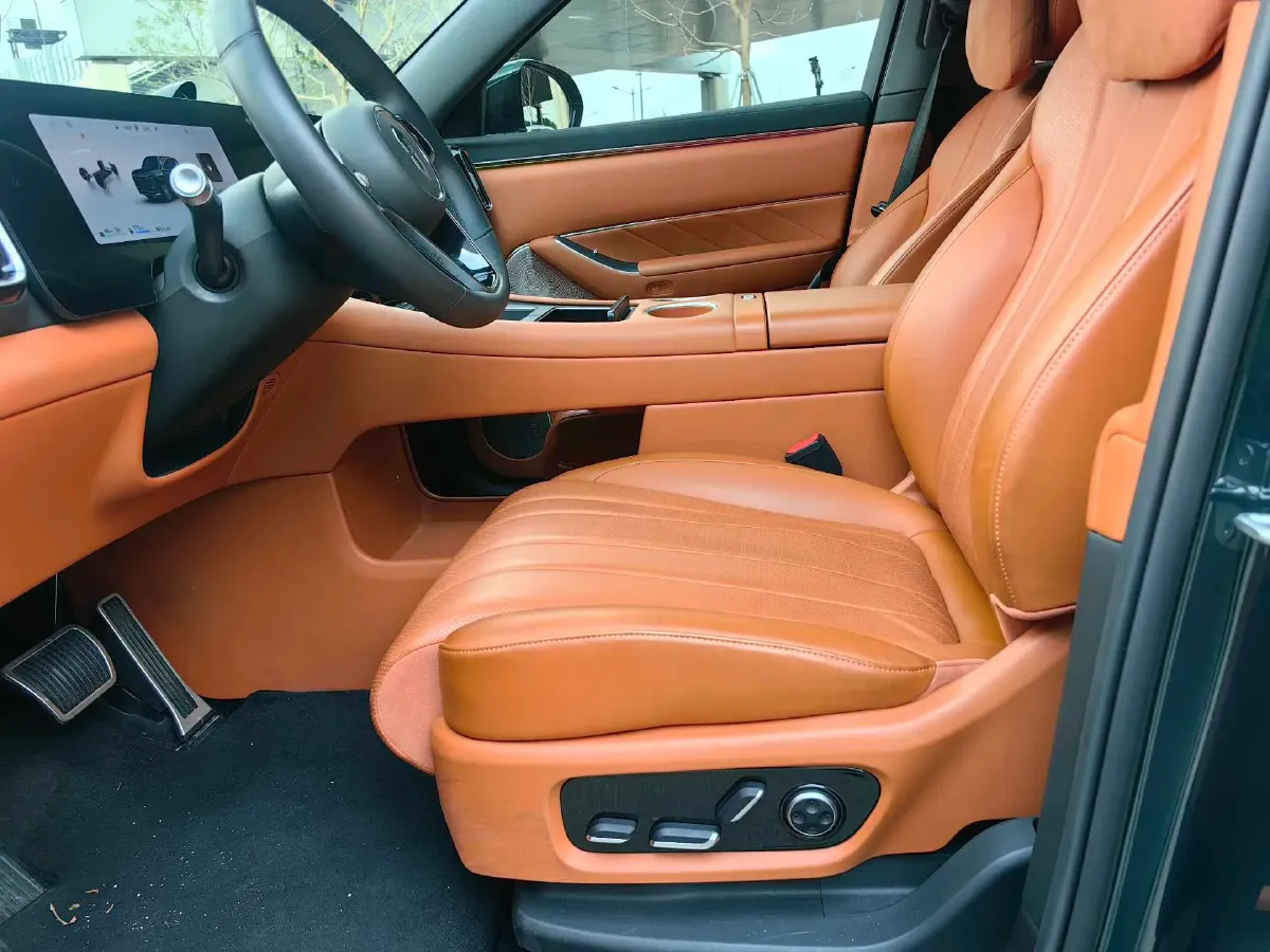 2025 AITO AITO M8 REEV 160HP REEV 53.4KWH,autocango,china used car exporter,china ev exporter,chinese used car exporter,chinese used ev exporter