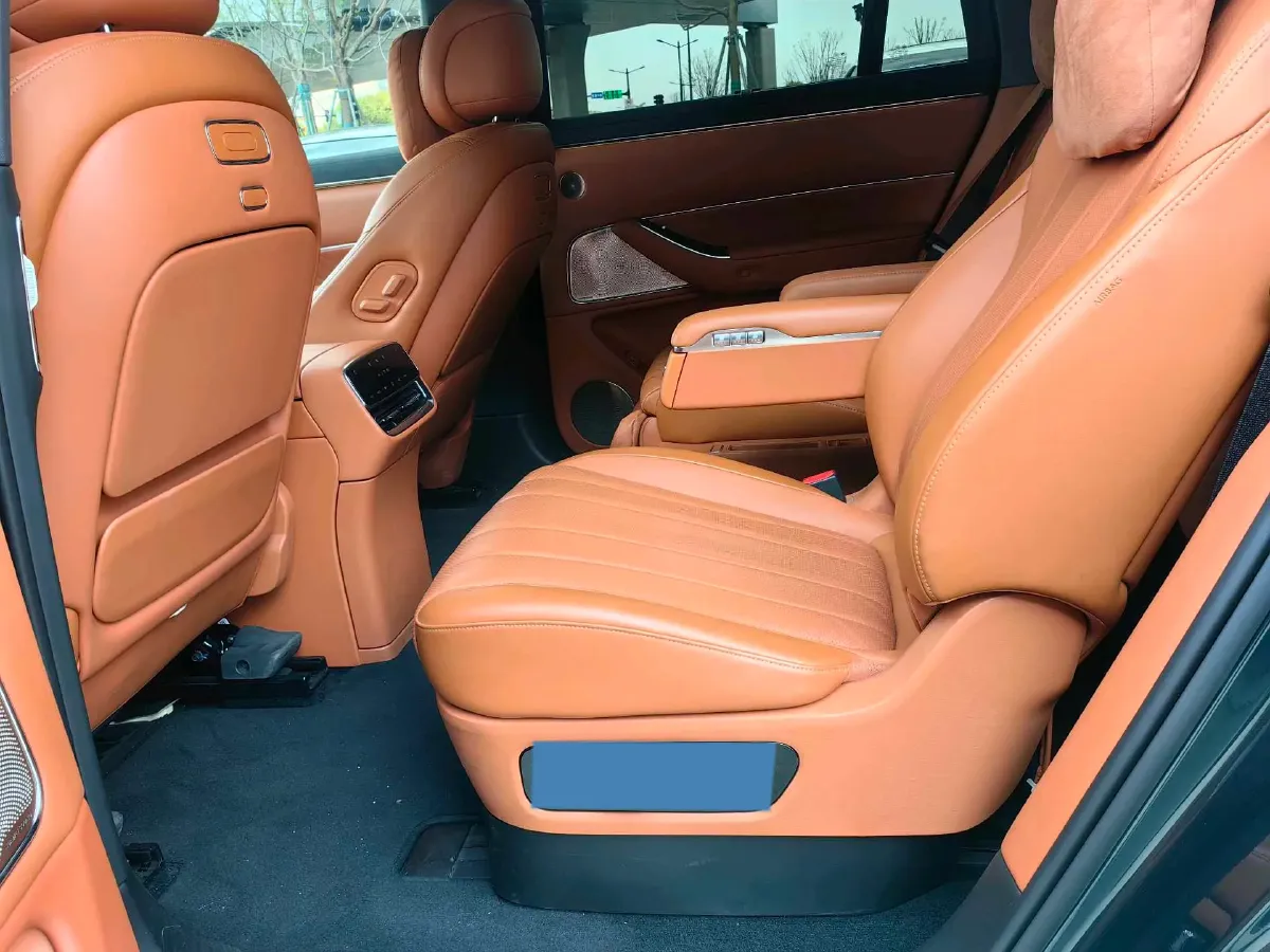 2025 AITO AITO M8 REEV 160HP REEV 53.4KWH,autocango,china used car exporter,china ev exporter,chinese used car exporter,chinese used ev exporter