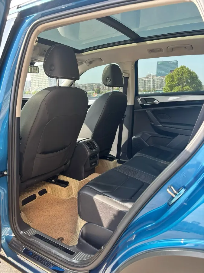 2019 Jeep Cherokee 2.0T 234HP L4 9AT,autocango,china used car exporter,china ev exporter,chinese used car exporter,chinese used ev exporter