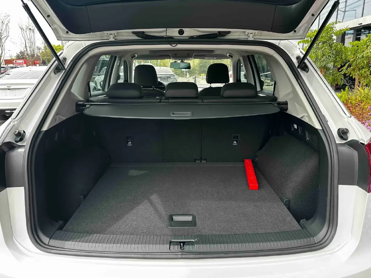 2019 Jeep Cherokee 2.0T 234HP L4 9AT,autocango,china used car exporter,china ev exporter,chinese used car exporter,chinese used ev exporter